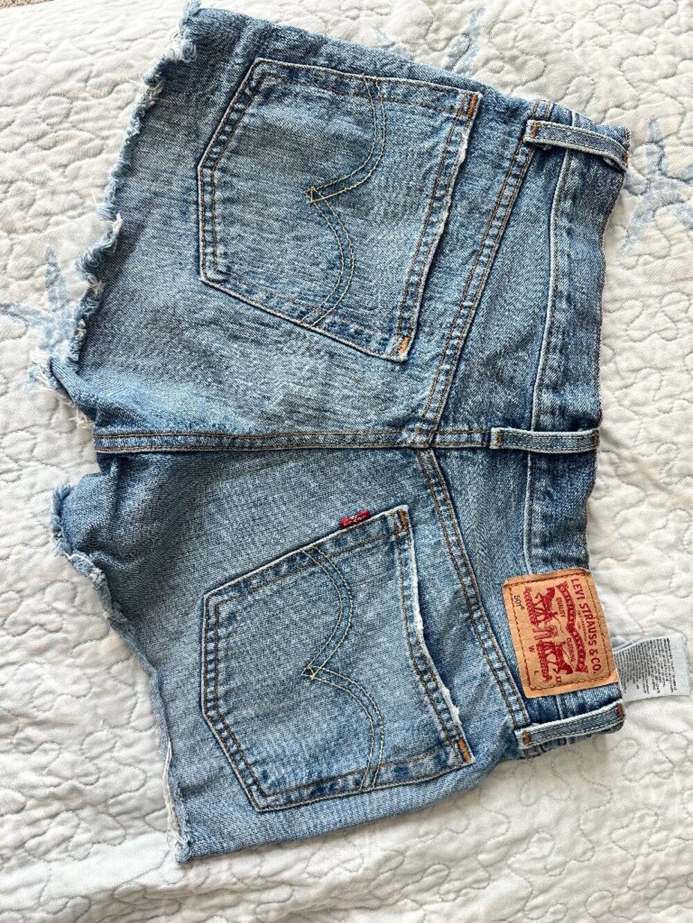 Levis 501 denim shorts size 26